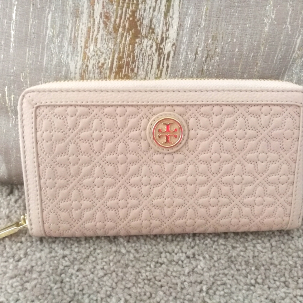 NWT! Tory Burch Lady purse. great for Christmas Gift